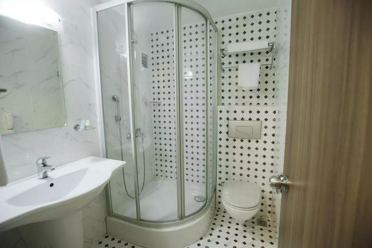 piskin hotel denizli bathroom (Copy).jpg